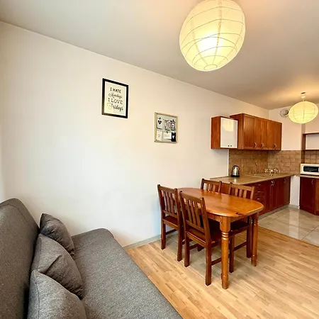 Nw Okrzei Viii アパート